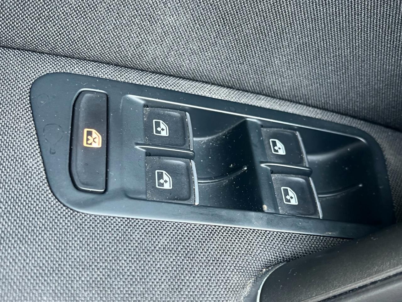 VOLKSWAGEN GOLF VII TGI METANO 130CV EXECUTIVE DSG NAVI ALCANTARA SENSORI DI PARCHEGGIO ANTERIORI POSTERIORI CERCHI IN LEGA OK NEOPATENTATI - CON € 25 percorrenza KM 460 - GARANZIA 12 MESI -