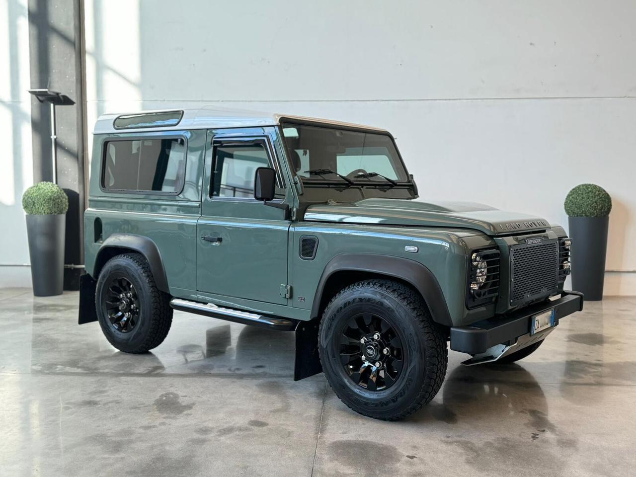 Land Rover Defender 90 2.2 TD4
