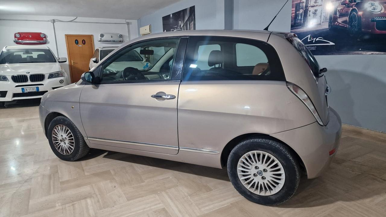 Lancia Ypsilon 1.3 MJT 75 CV Platino