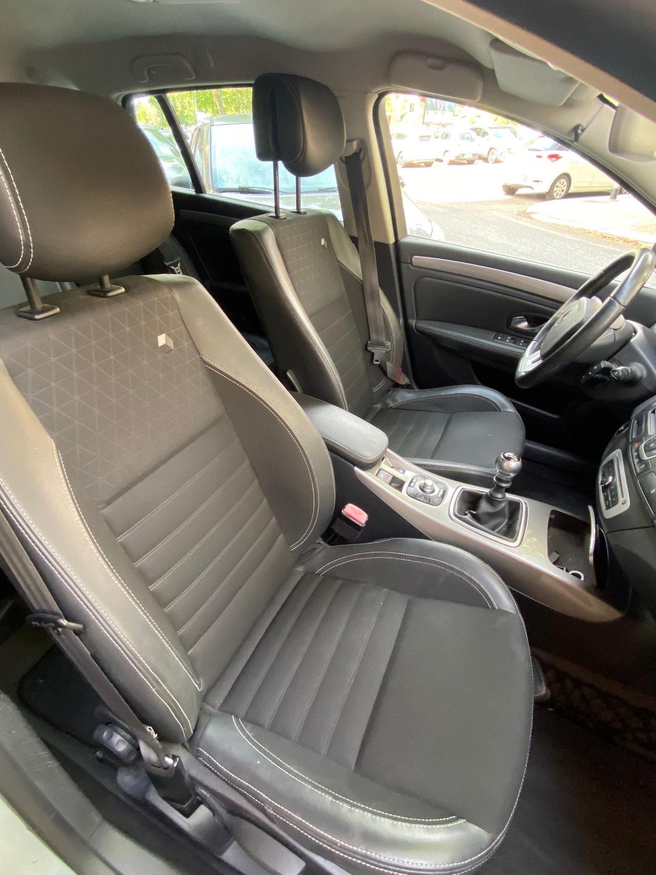Renault Laguna 2.0 dCi 150CV SporTour LIMITED NAVI