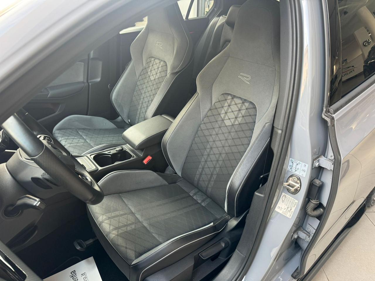 Volkswagen Golf 2.0 TDI 150 CV DSG SCR R-Line