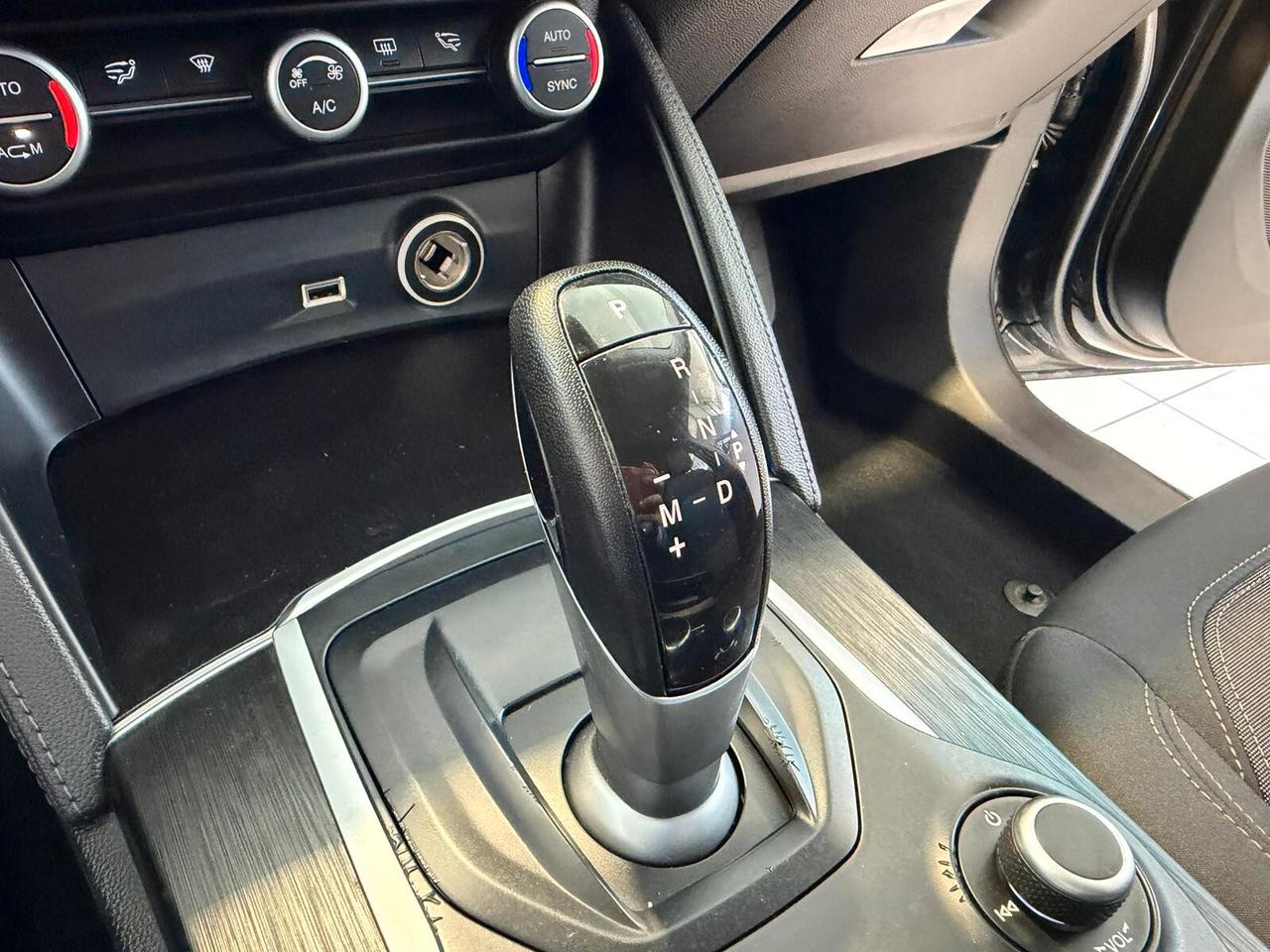 Alfa Romeo Stelvio 2.2 Turbodiesel 160 CV AT8 RWD Business