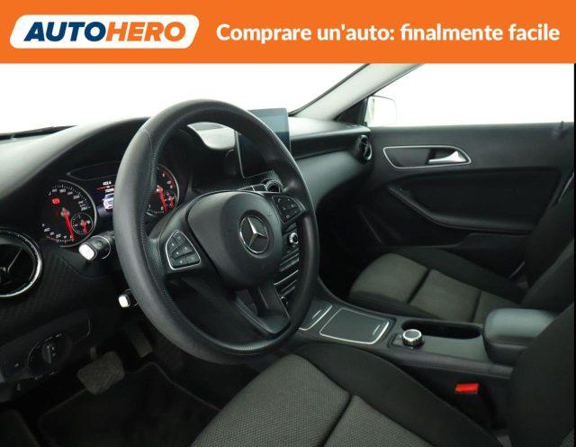 MERCEDES-BENZ GLA 200 d Automatic Business