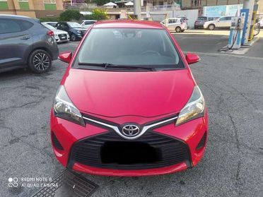 Toyota Yaris Yaris III 2015 5p 1.4 d-4d Lounge E6