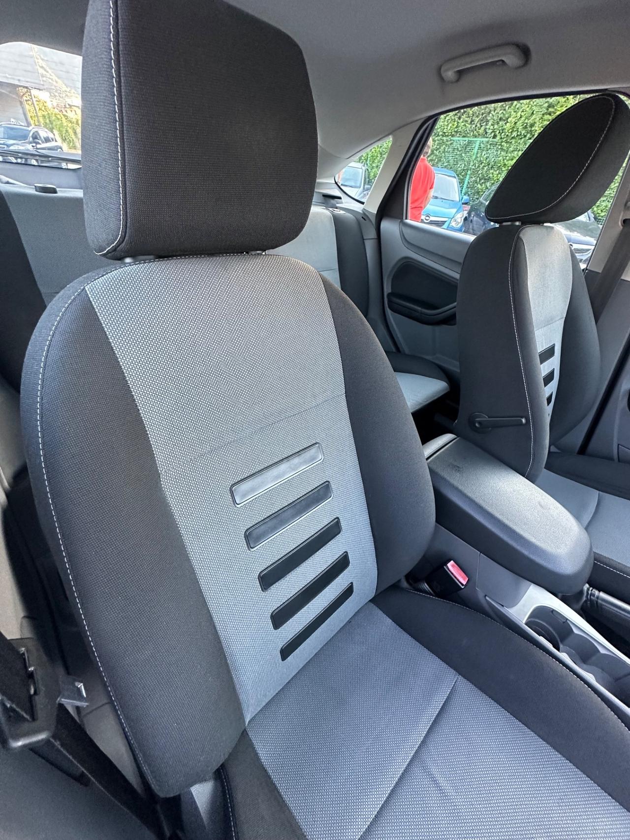 Ford Focus 1.6 (115CV) 5p. Bz.- GPL Titanium