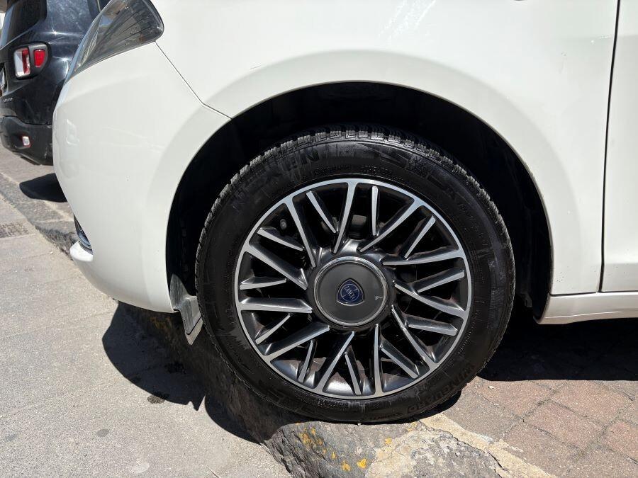 LANCIA YPSILON 1.2 GPL ECOCHIC GOLD CERTIFICATA