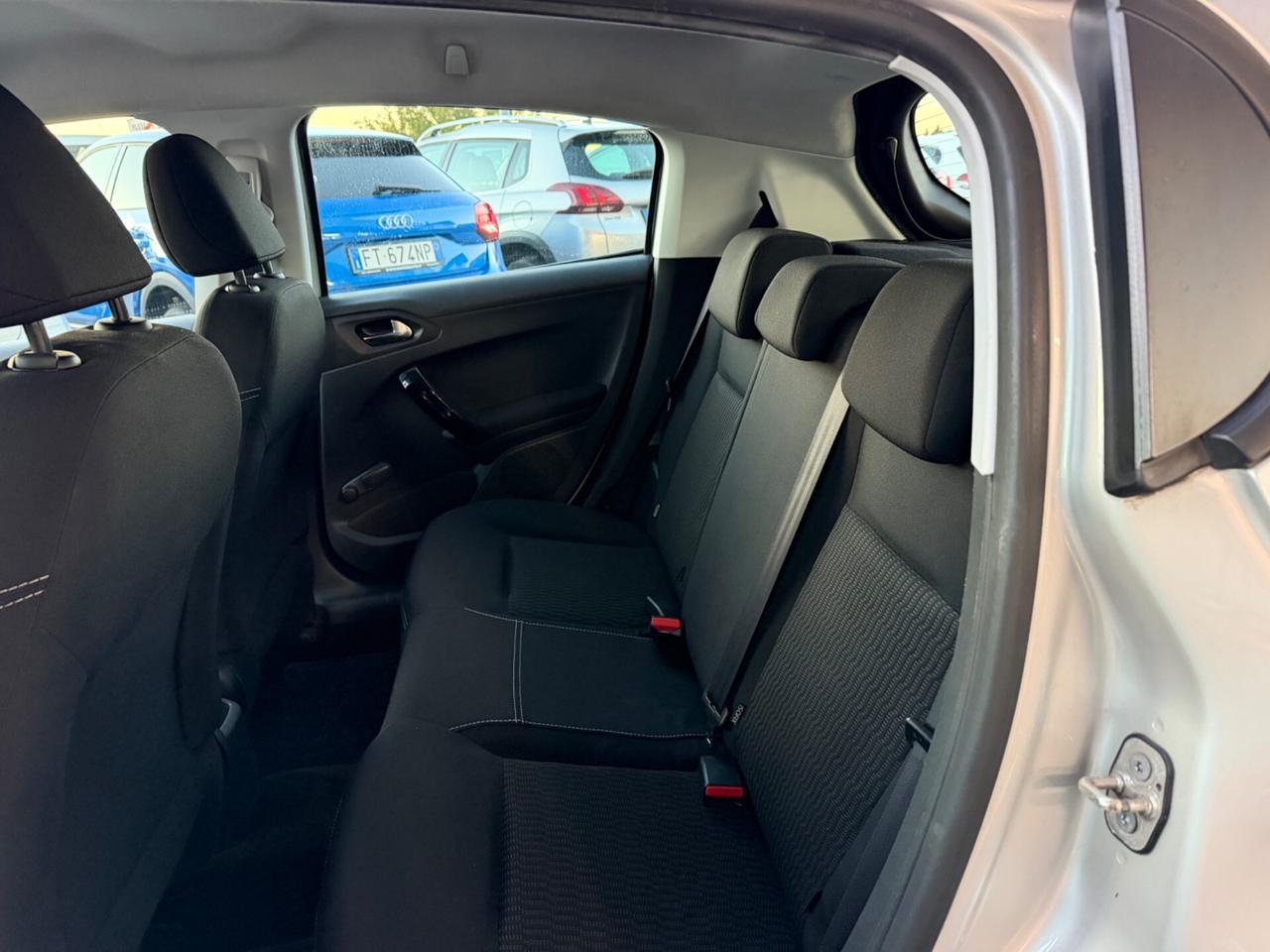 Peugeot 208 1.2 Benzina Neopatentati