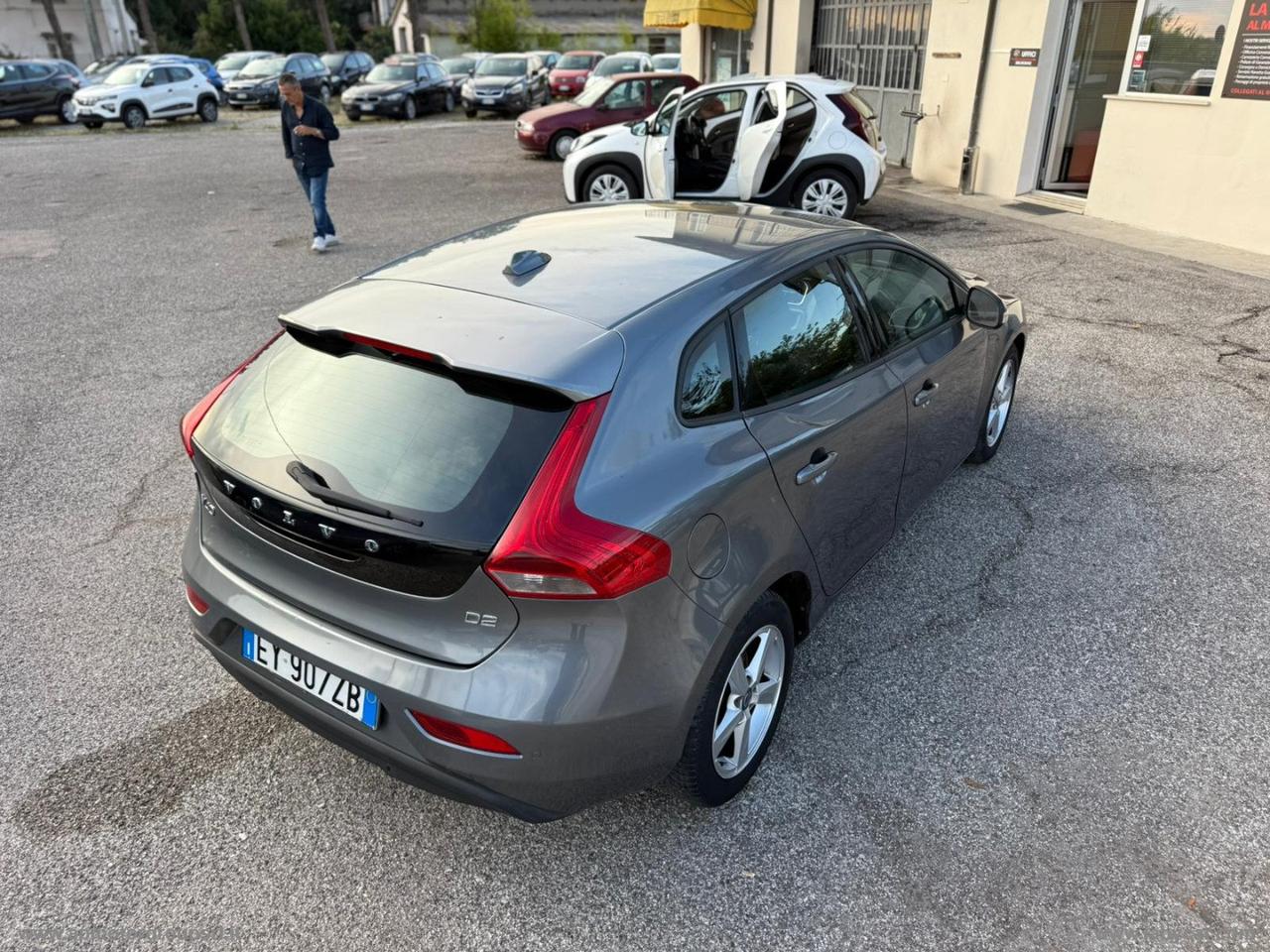 VOLVO V40 D2 Momentum