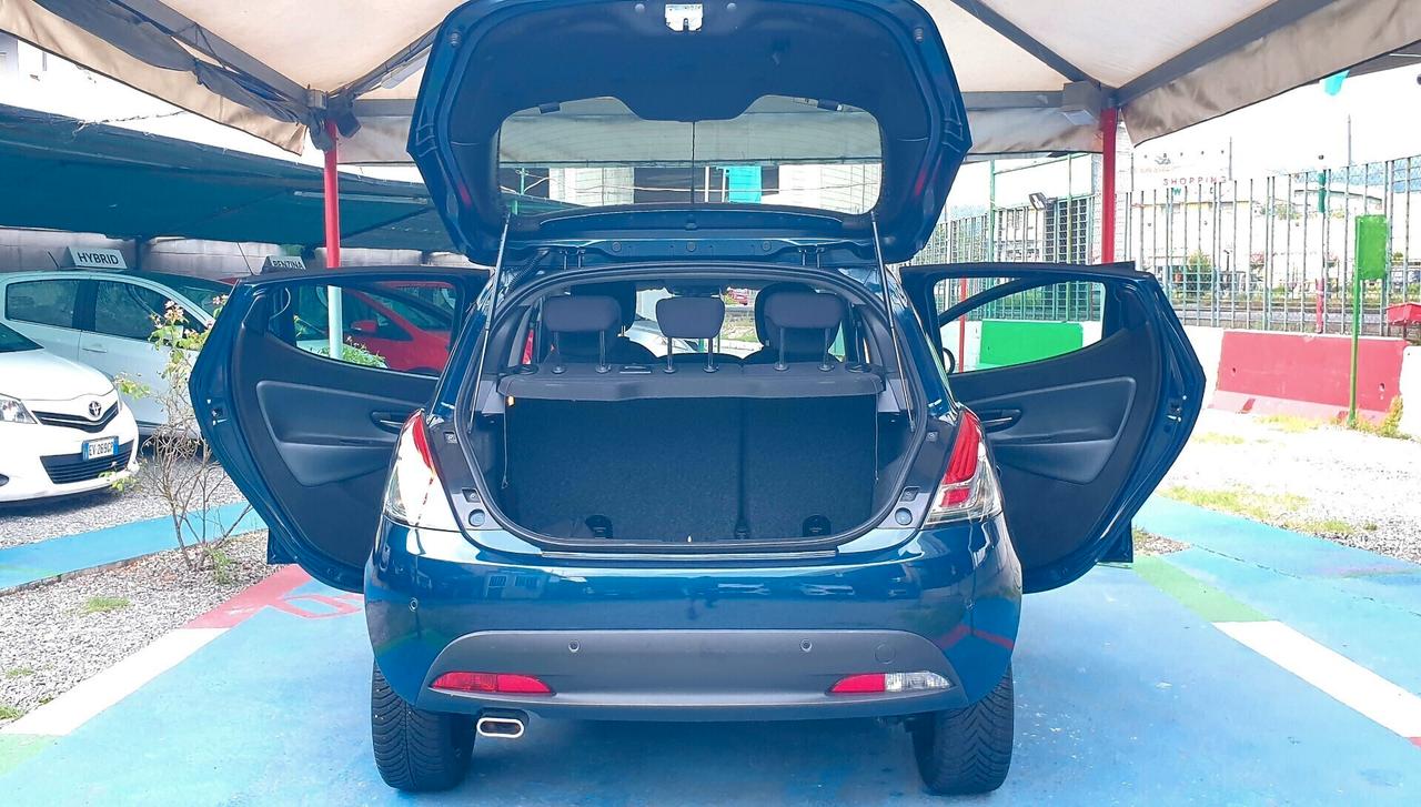 LANCIA YPSILON 1.2 BENZ/G.P.L BOMBOLA. VALIDA 2035