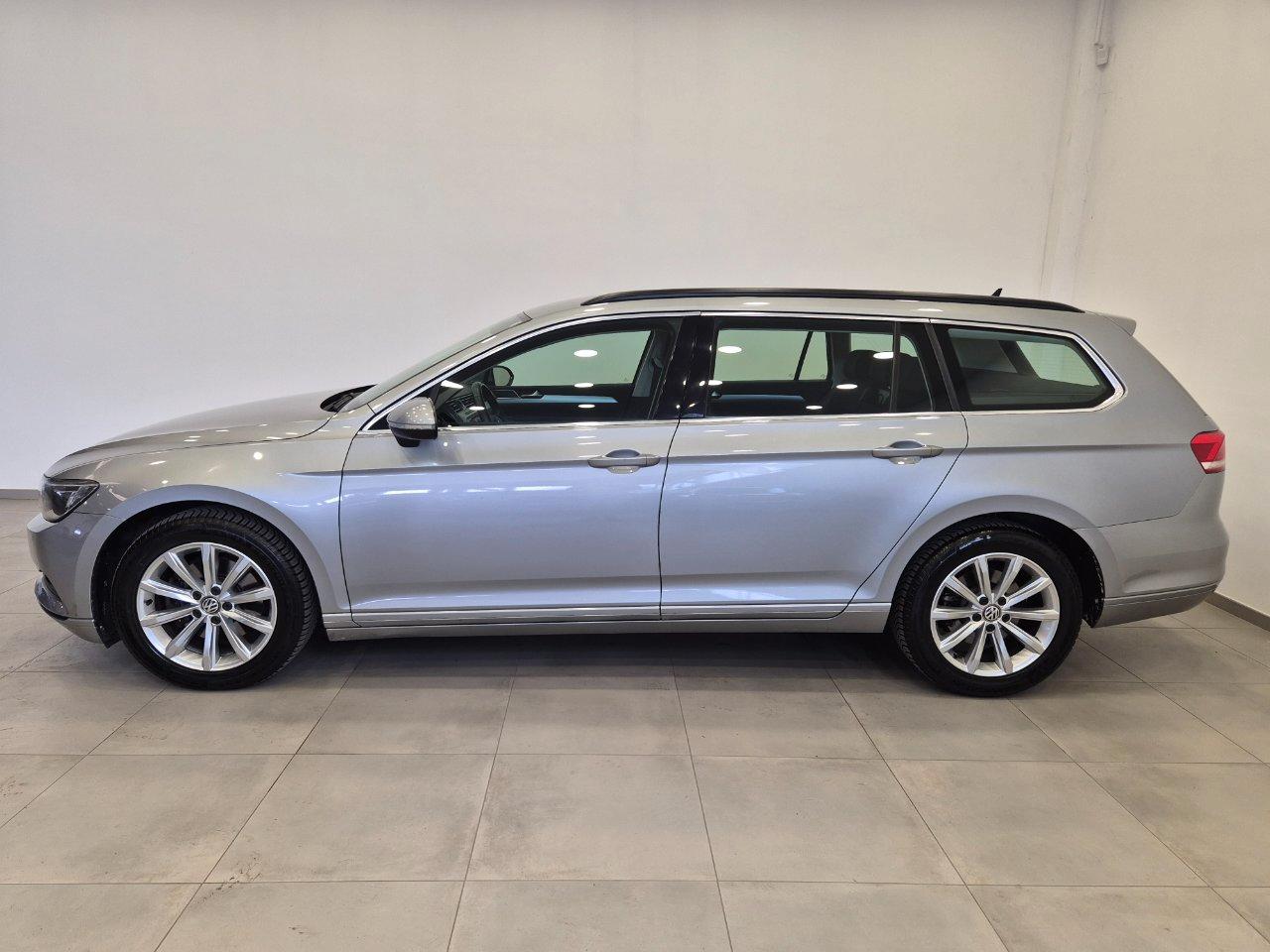 Volkswagen Passat Variant 1.6 tdi Business 120cv - NEOPATENTATI - ACC/Lim - Carplay - Sens. Park.