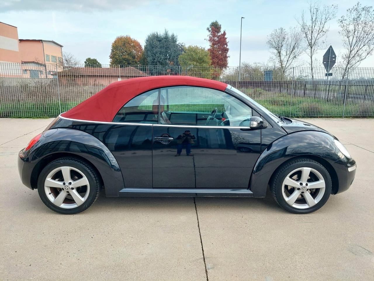 VW New Beetle 1.6 Cabrio Red Lim. Edt. GPL - 2010