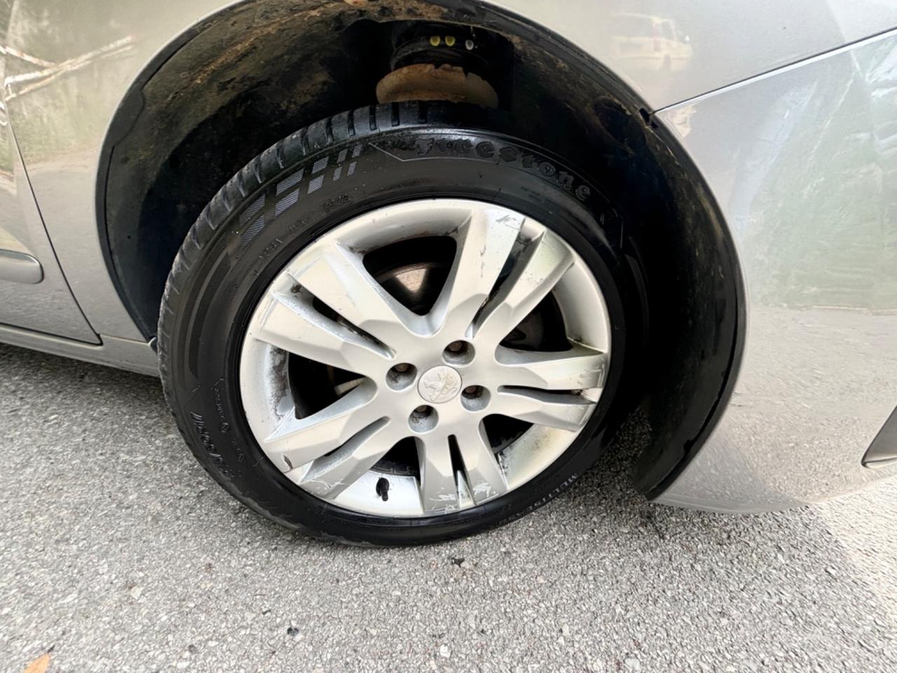 Peugeot 5008 2.0 HDi 150CV Allure