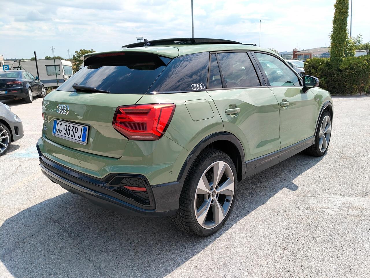 Audi Q2 35 TDI S tronic Identity Black