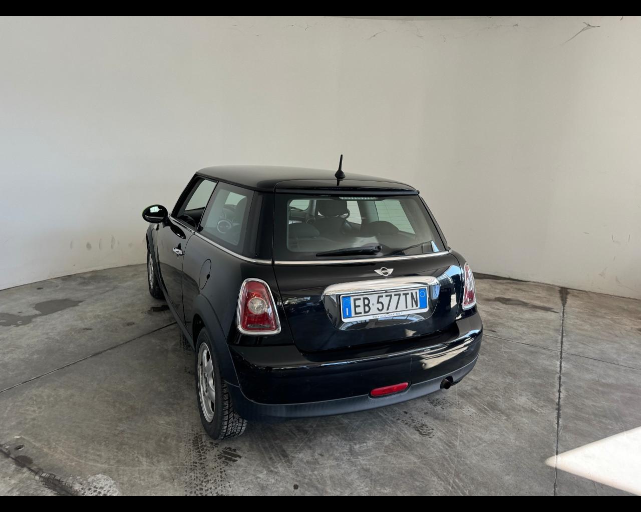 MINI Mini (R56) - Mini 1.4 16V One (55kW)