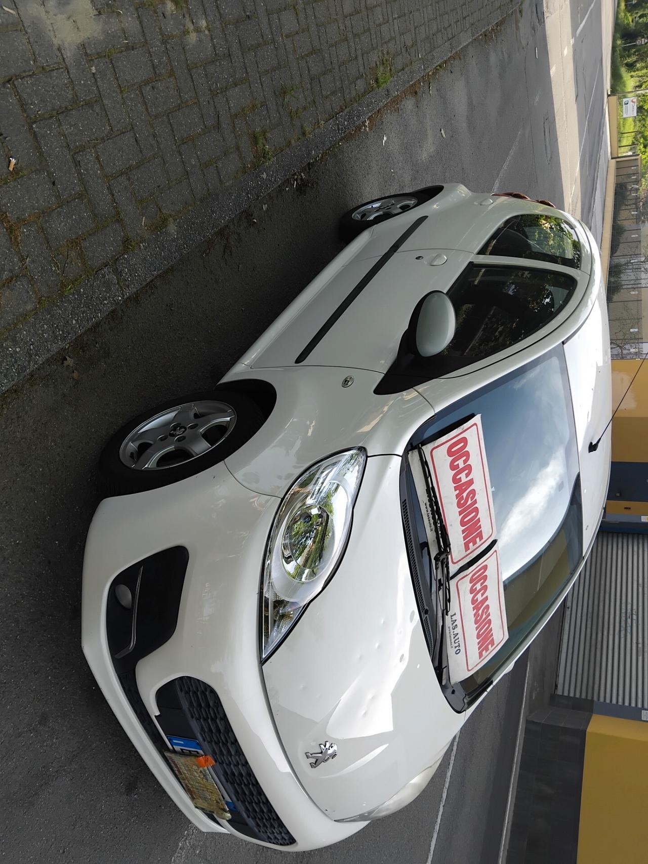 Peugeot 107 1.0 68CV 5p. Active CAMBIO AUTOMATICO X NEO PATENTATI A 2.999 EU