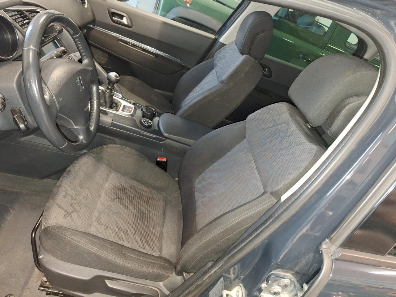 Peugeot 3008 1.6 e-HDi 112CV cambio robotizzato S.&S. Business