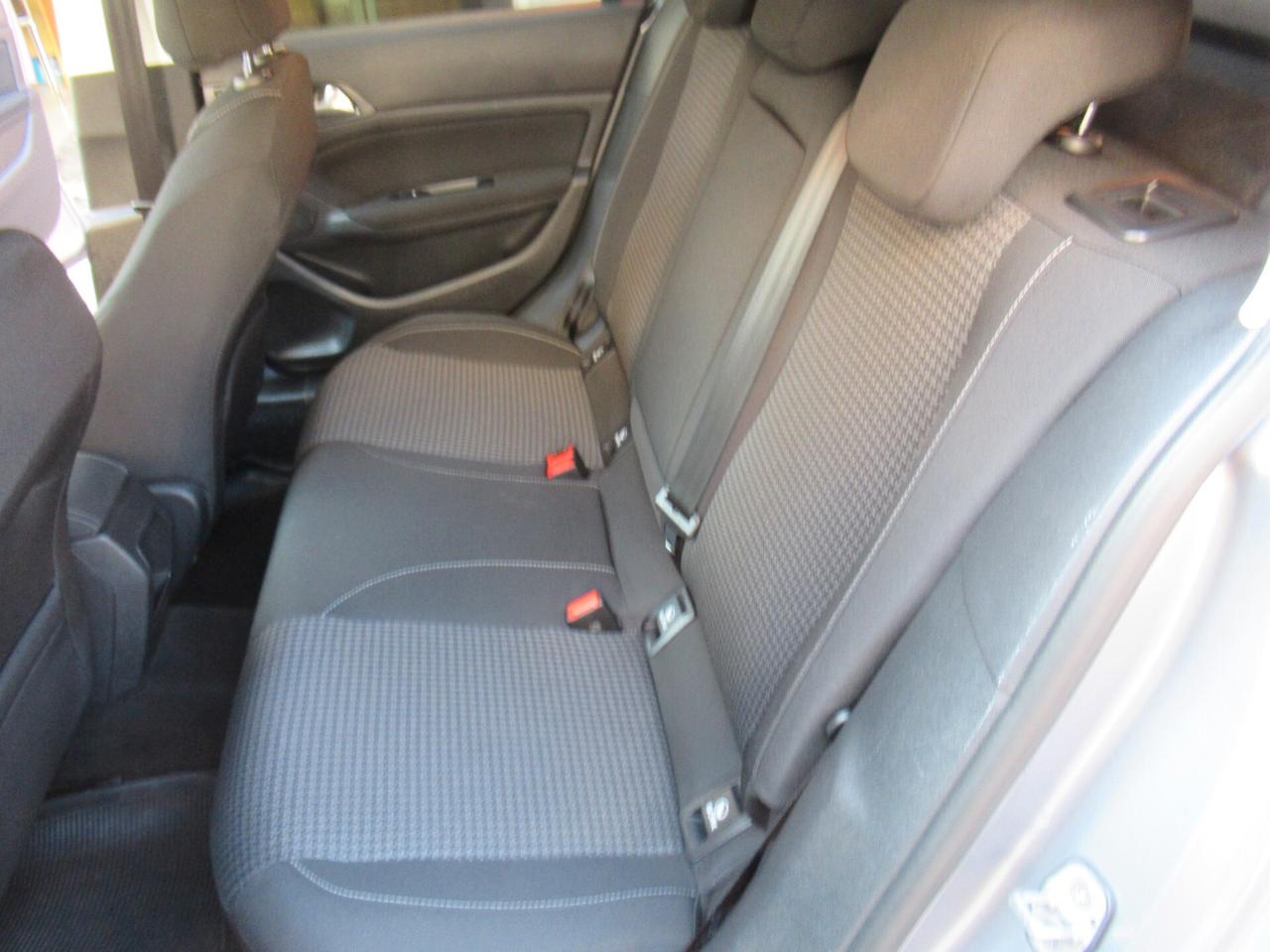 Peugeot 308 BlueHDi 130 S&S Business