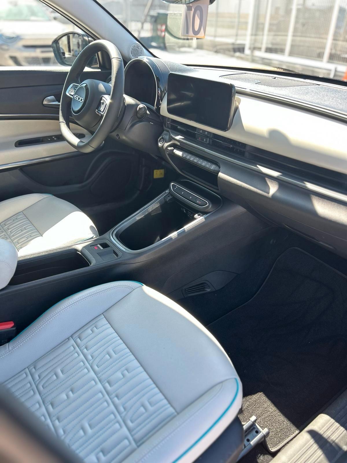 Fiat 600 Hybrid 110 CV DCT MHEV La Prima