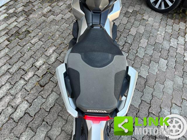 HONDA X-ADV 750 .