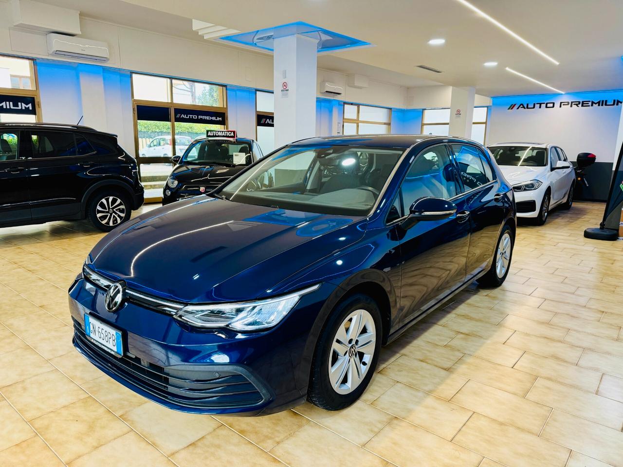 Volkswagen Golf VIII 1.0 eTSI EVO DSG Virtual - Automatica