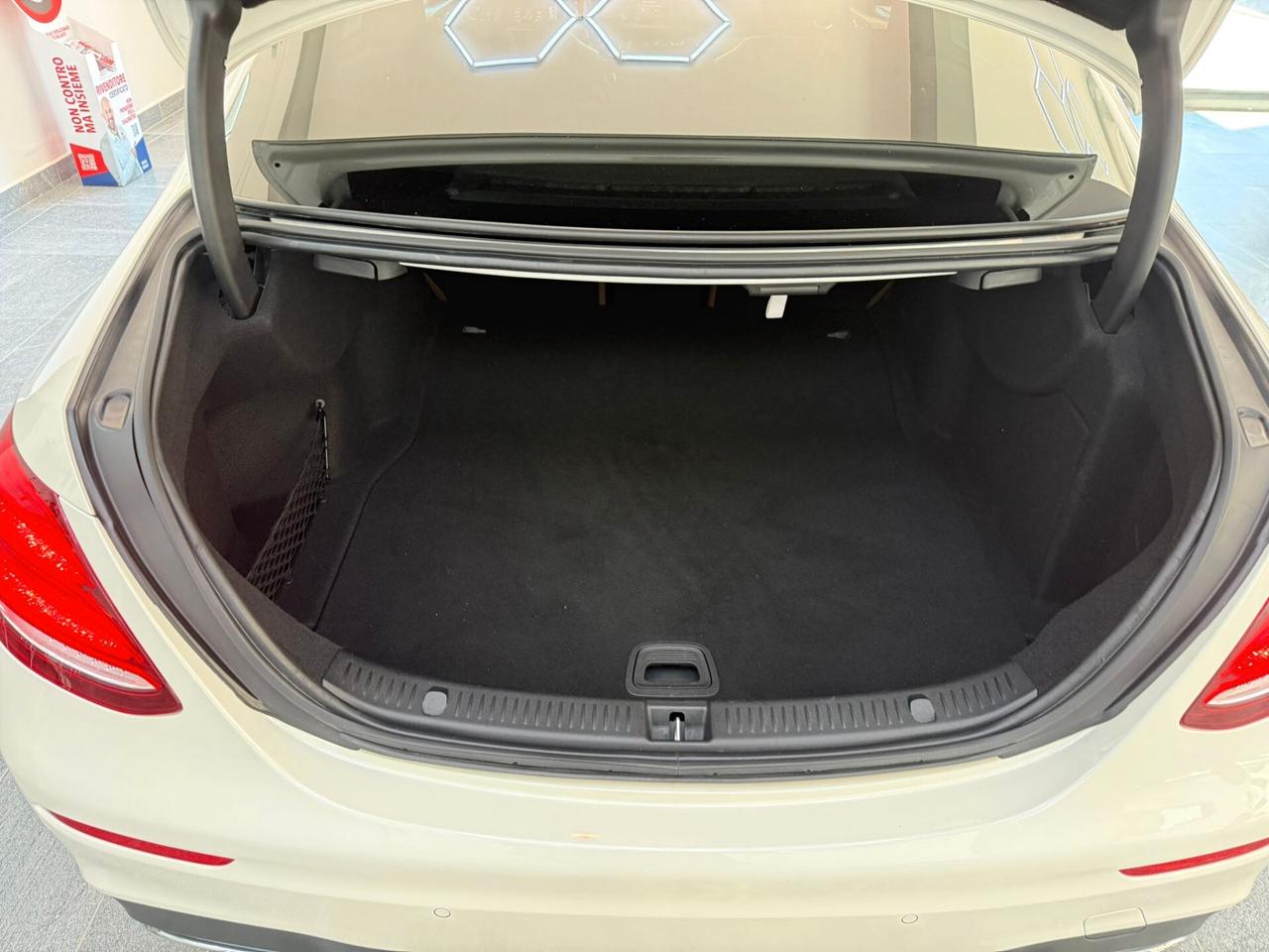 Mercedes-benz E 220 d Auto Premium Plus