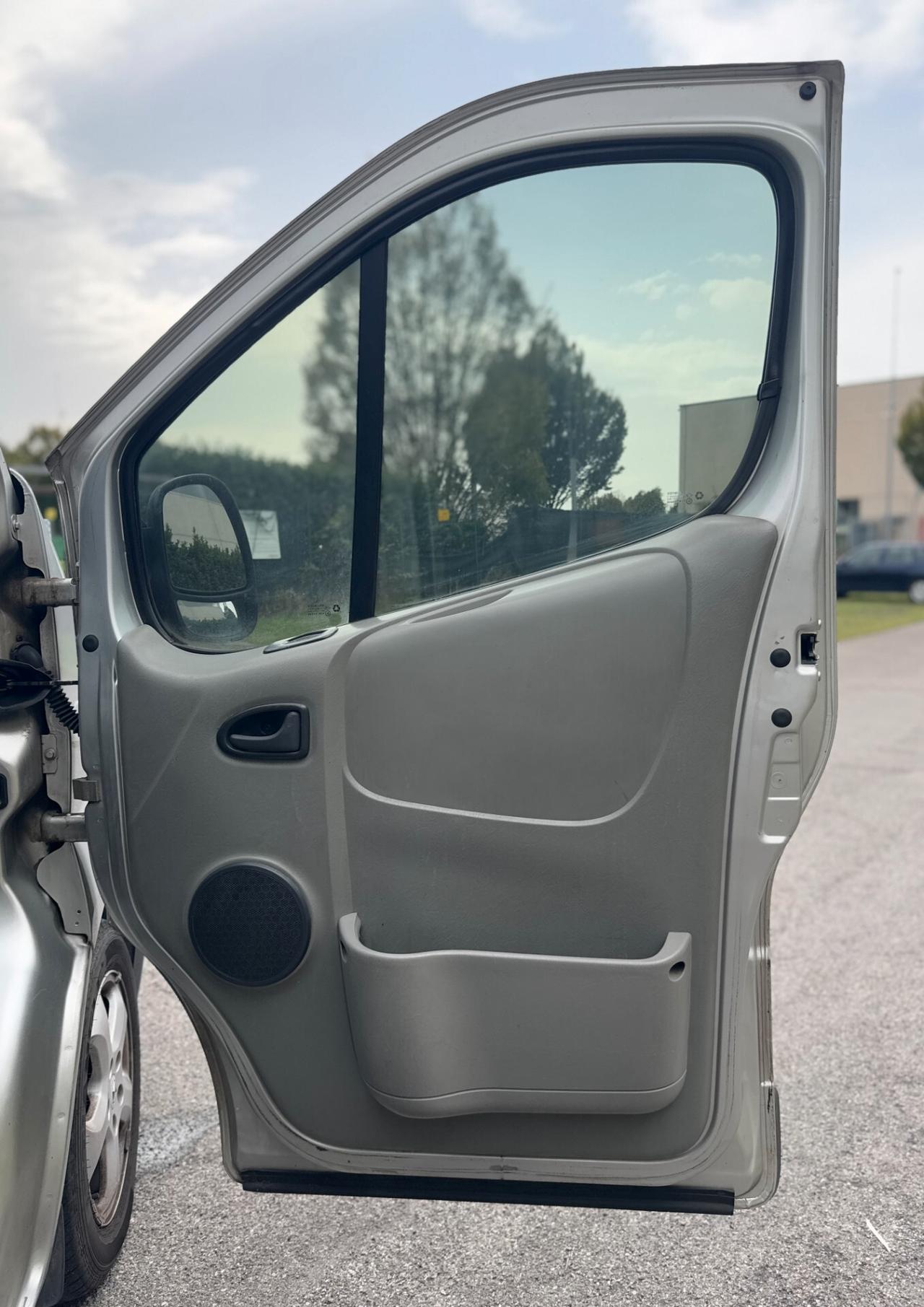 Renault Trafic 9 Posti (Patente B)UNICO Proprietario 145.000 km