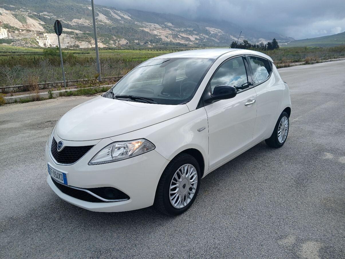 Lancia Ypsilon Gold 5 posti