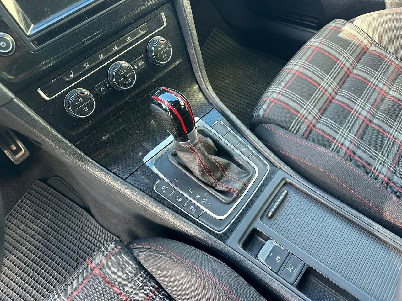 Volkswagen Golf GTI Performance 2.0 TSI DSG 5p 2015