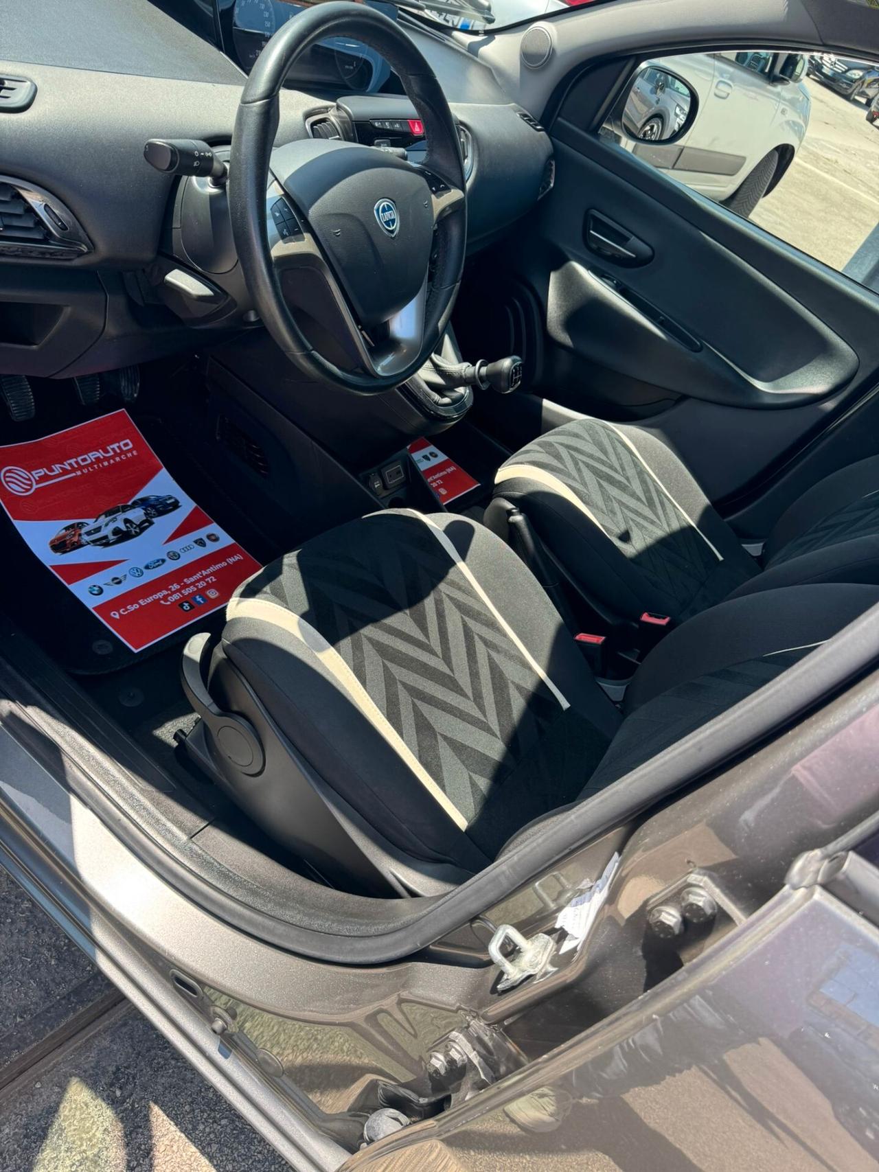 Lancia Ypsilon 1.2 69 CV 5 porte Gold