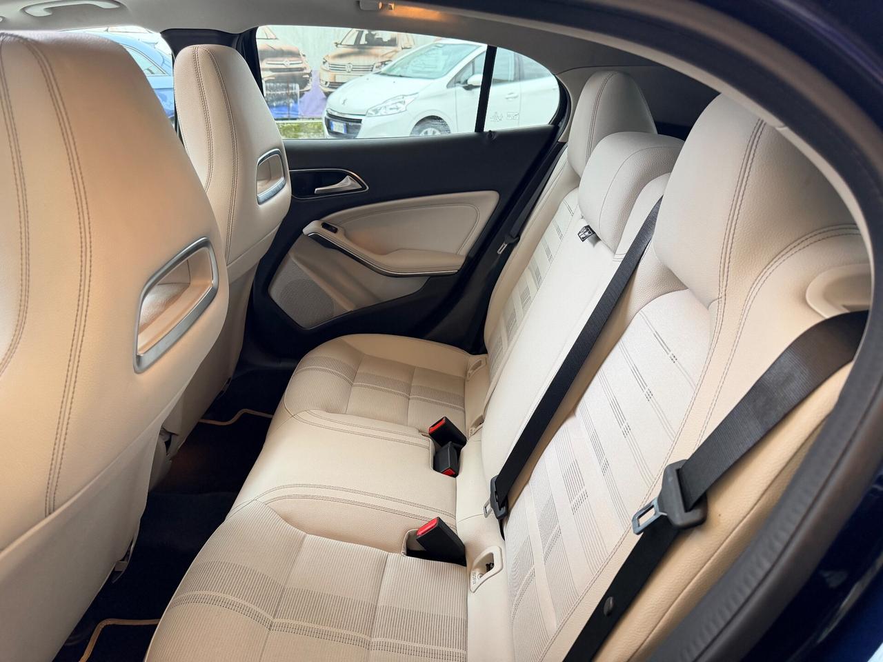 Mercedes-benz GLA 200d PREMIUM