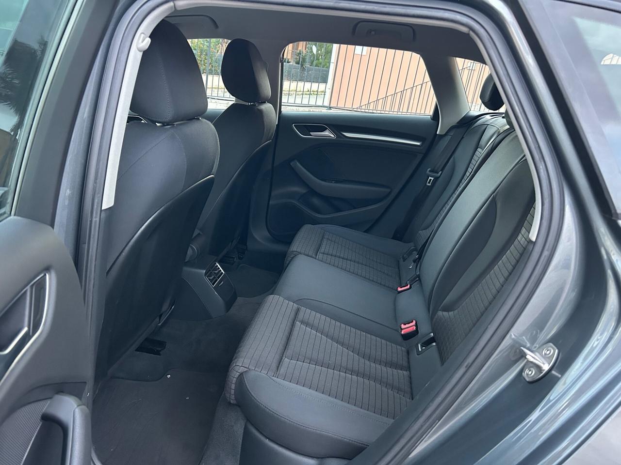 Audi A3 SPB 1.6 TDI Sport strafull!!!