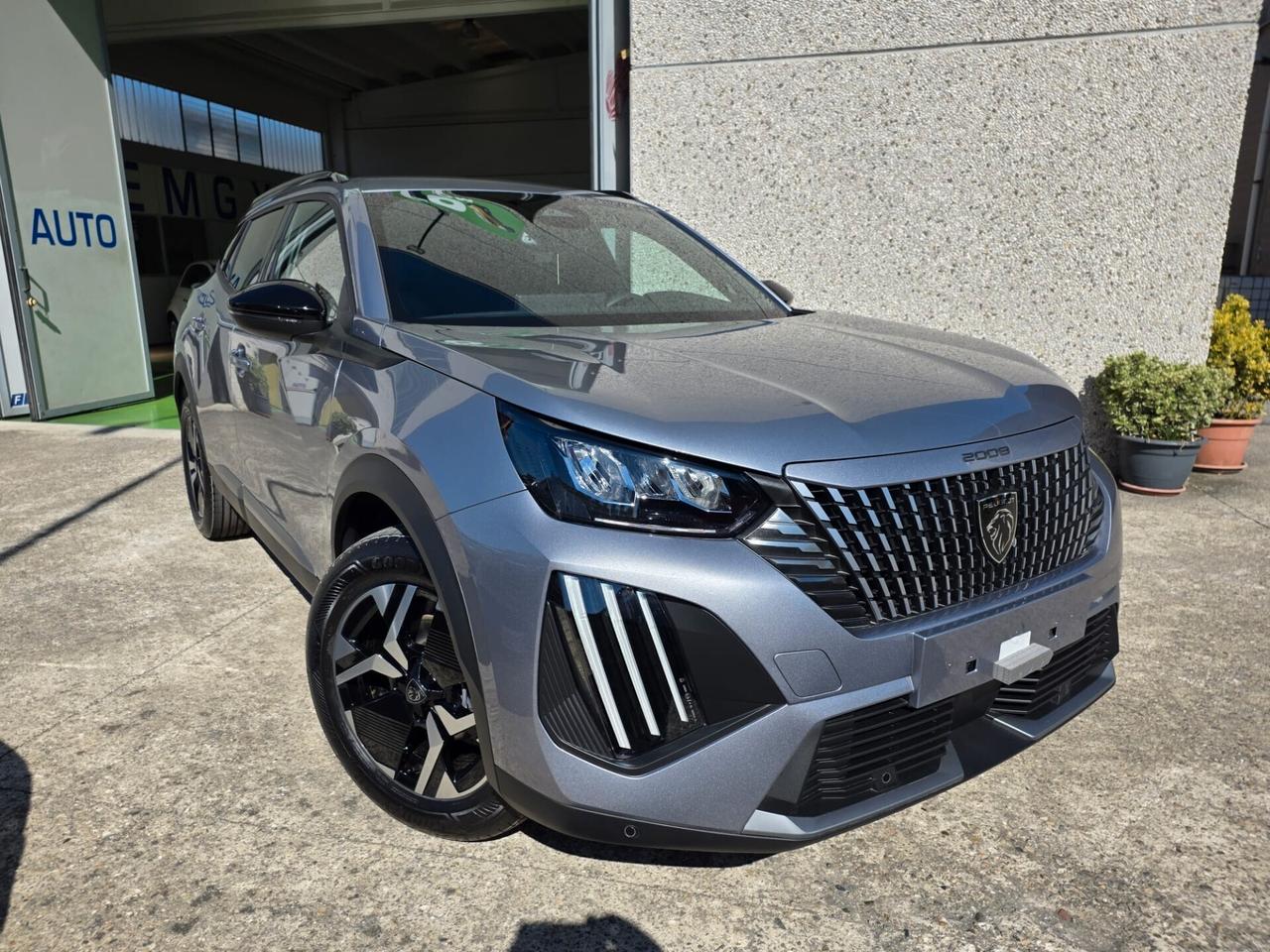 Peugeot 2008 Puretech 100cv. Allure 1.2 b. KM. 0