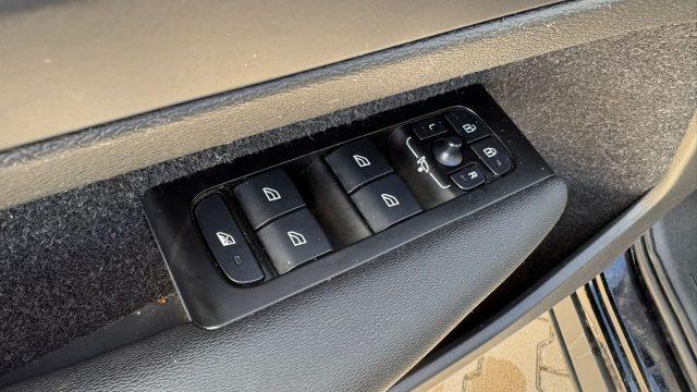 VOLVO XC40 T2 Geartronic Momentum ***IVA ESPOSTA***