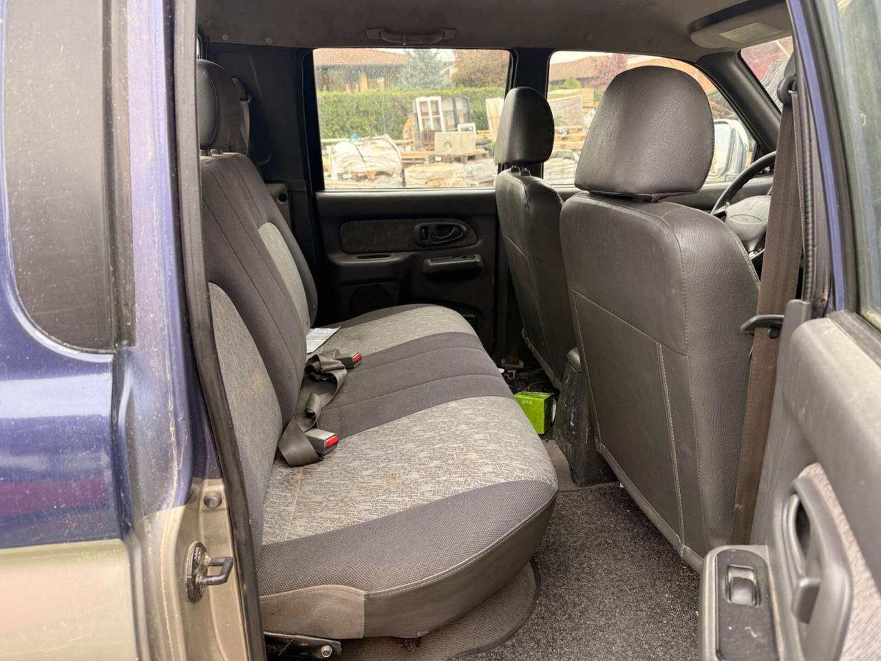 Mitsubishi L200 2.5 TDI 4WD Club Cab Pick-up GLX