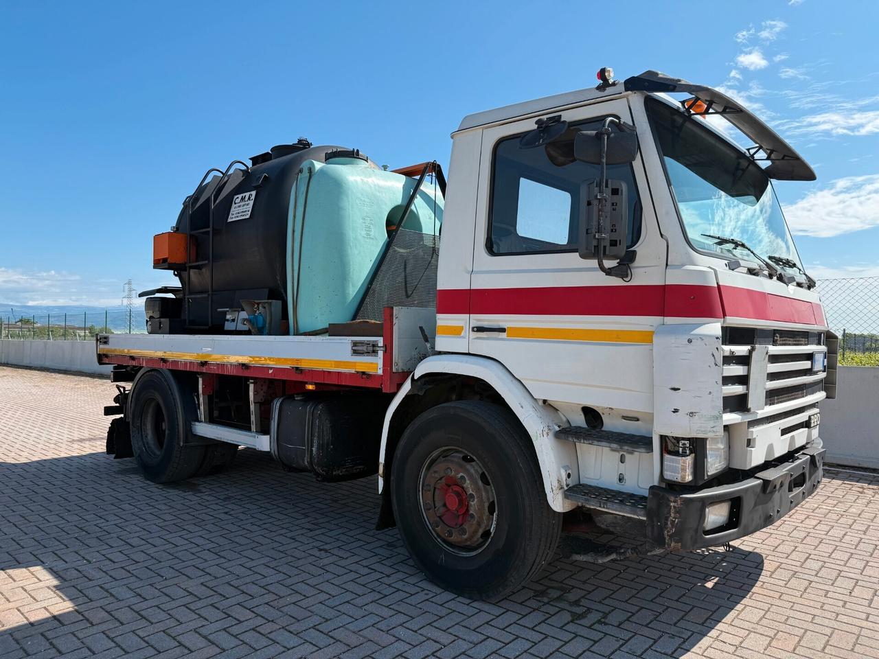 Scania P93.220 Cisterna bitume con asfaltatrice