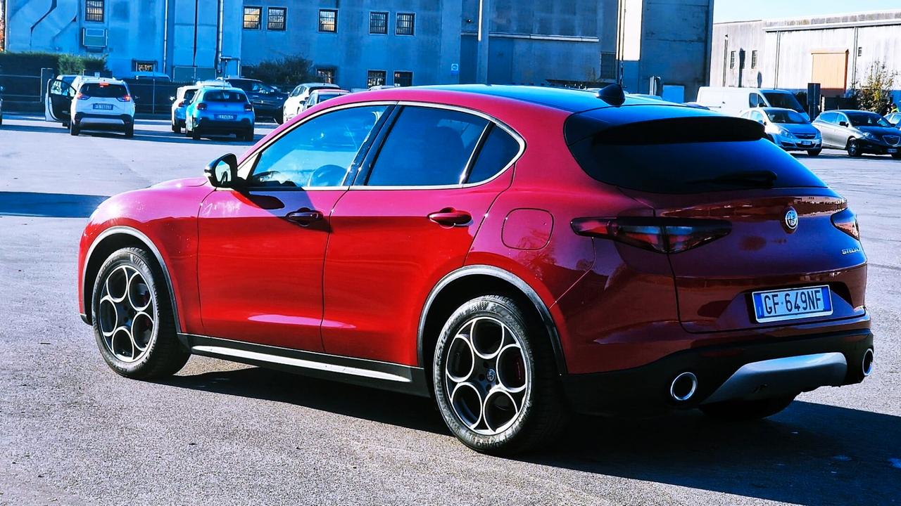 Alfa Romeo Stelvio 2.2 Turbodiesel 160 CV Rosso Edizione Gancio Traino