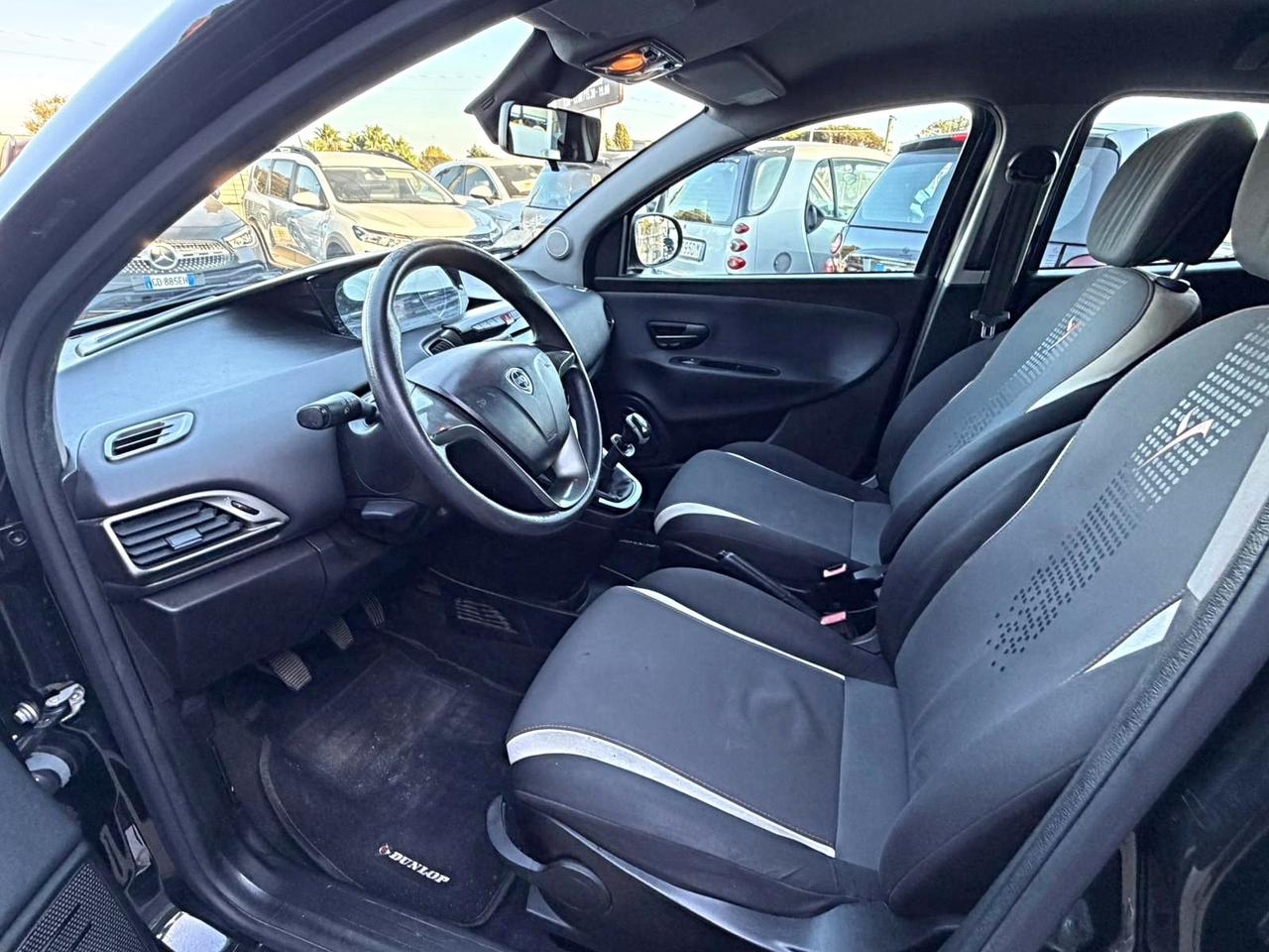 Lancia Ypsilon 0.9 TwinAir 85 CV 5 porte Metano Ecochic Elefantino