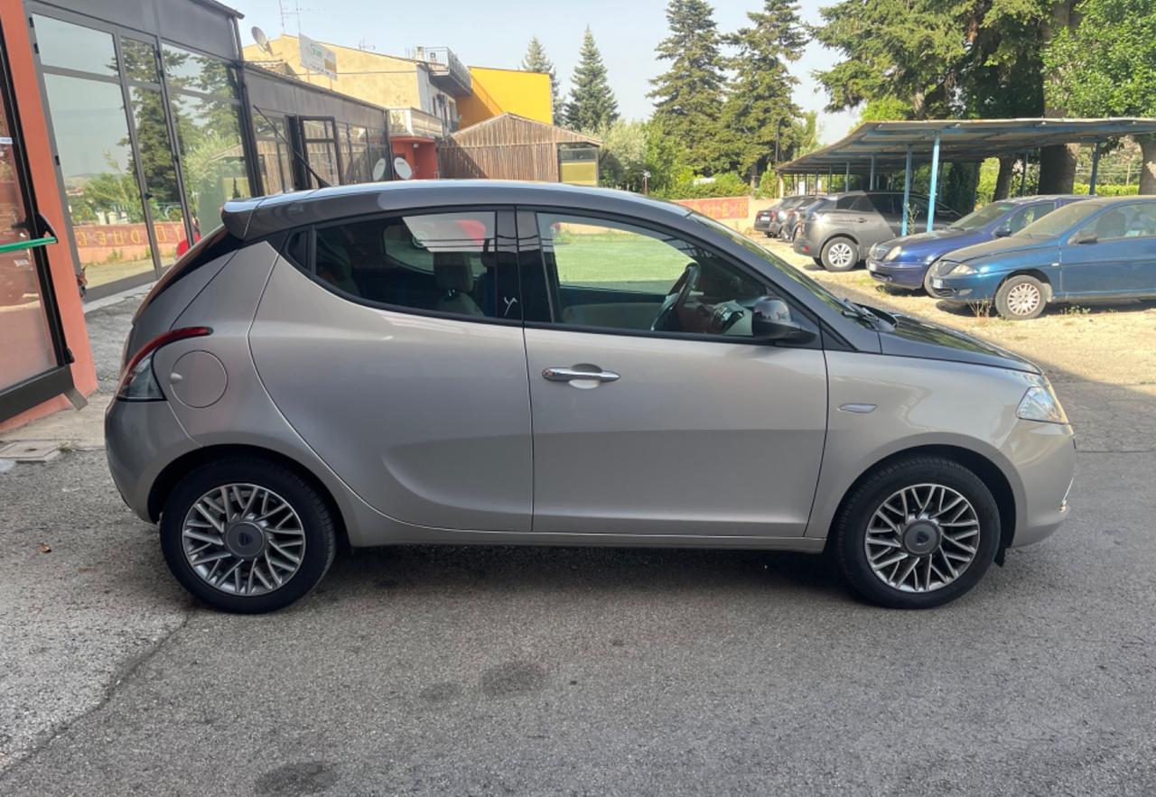 Lancia Ypsilon1.2 69CV Platinum-solo 32000Km-