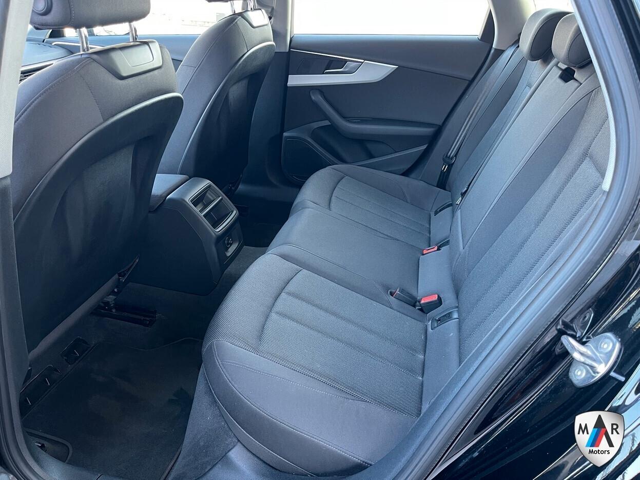 Audi A4 30 TDI mhev S tronic Business Advanced