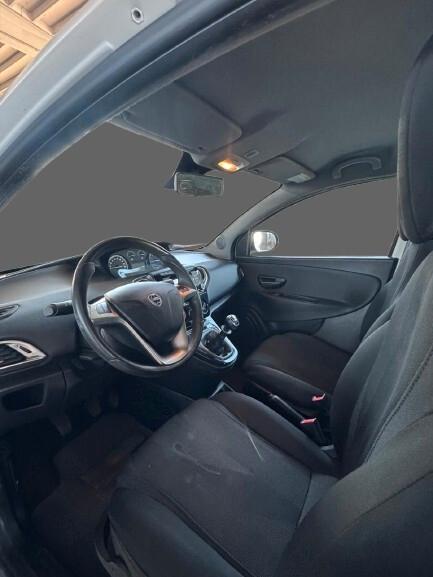 lancia ypsilon neopatentati