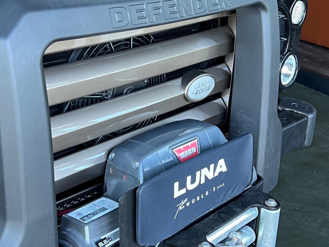 Land Rover Defender 110 2.4 TD4 S.W. Limited Edition Nara Bronze