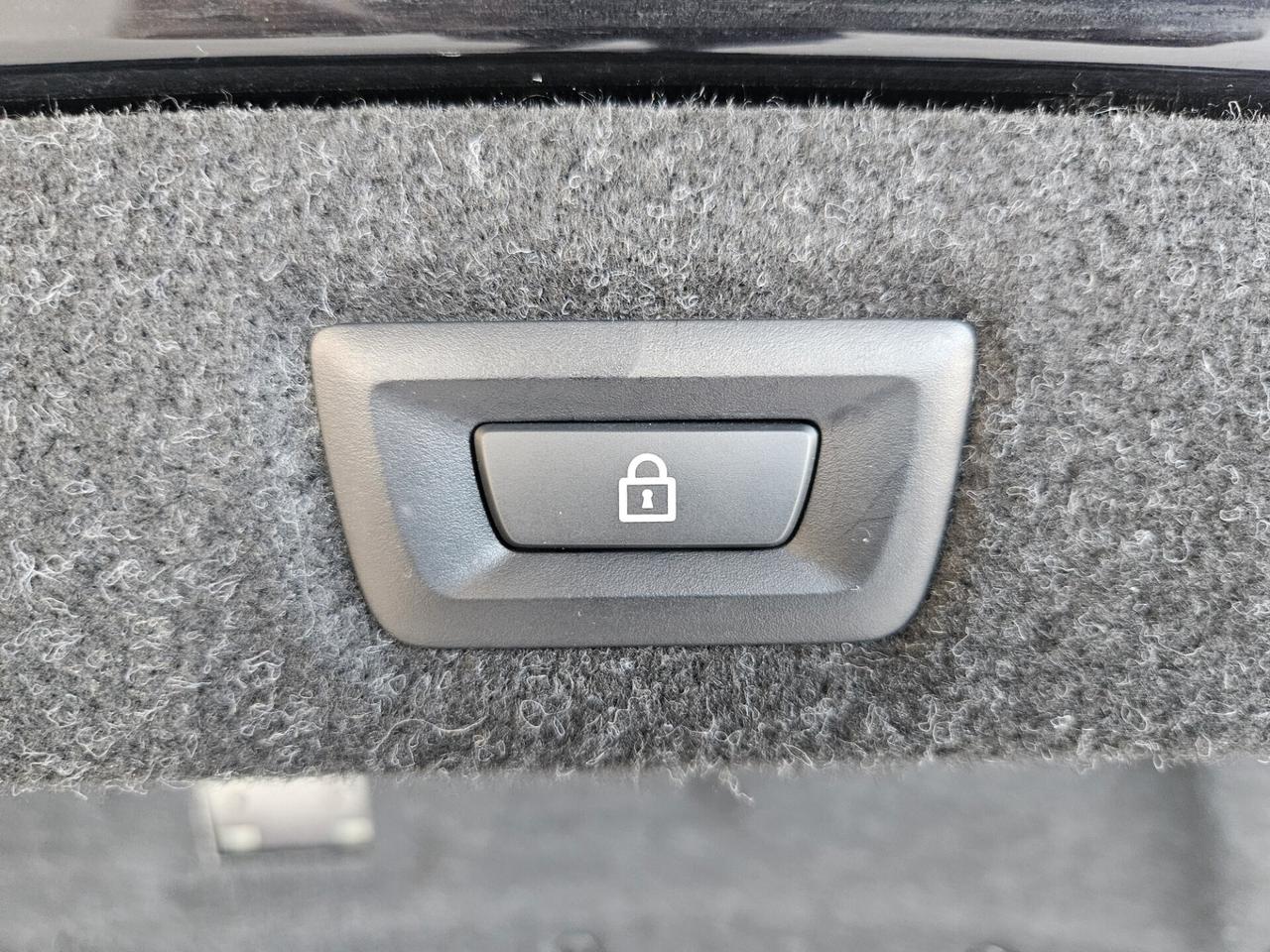BMW 520 Berlina LCI mhev 48V Business auto