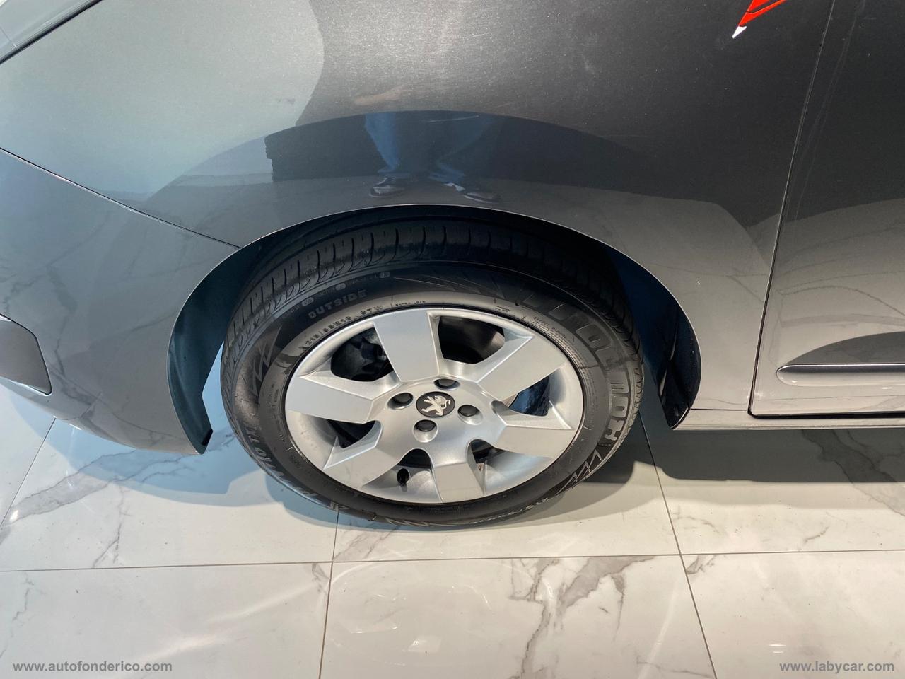 PEUGEOT 5008 1.6 HDi 115 CV Business