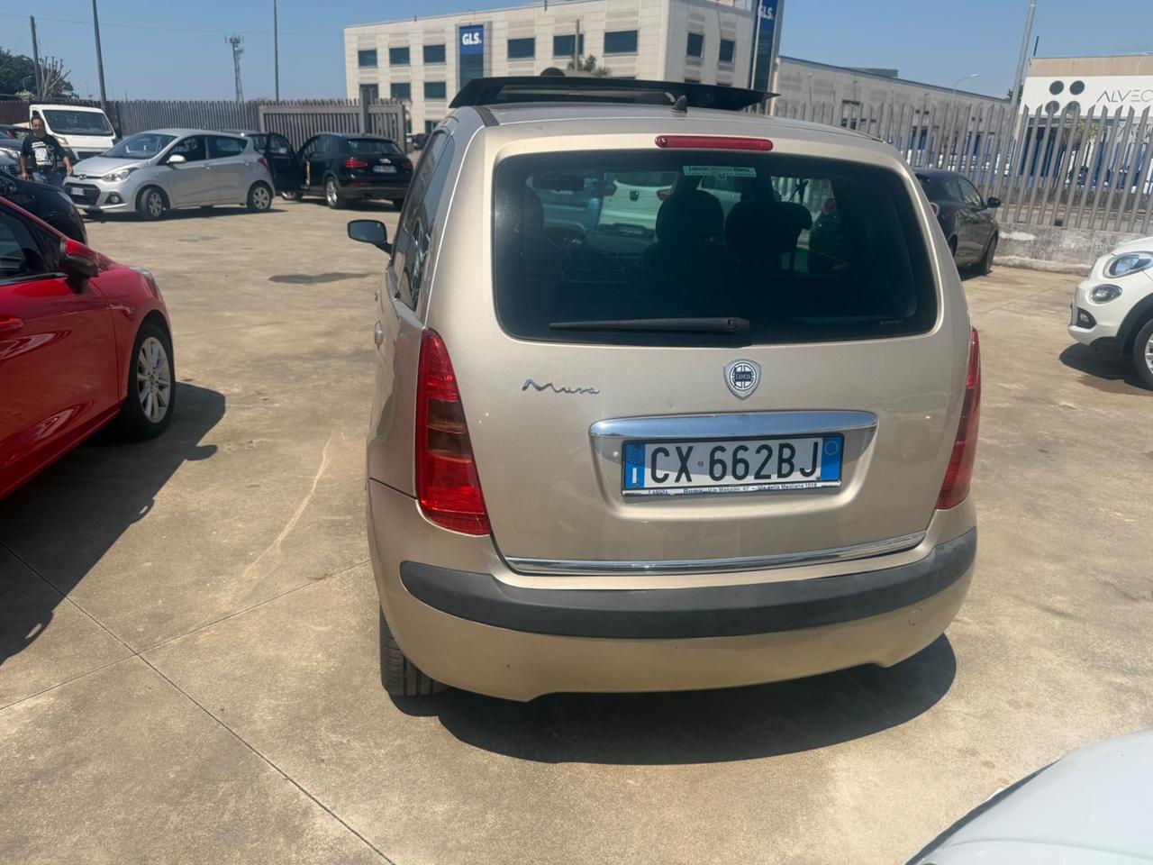 Lancia Ypsilon 1.4 16V Platino