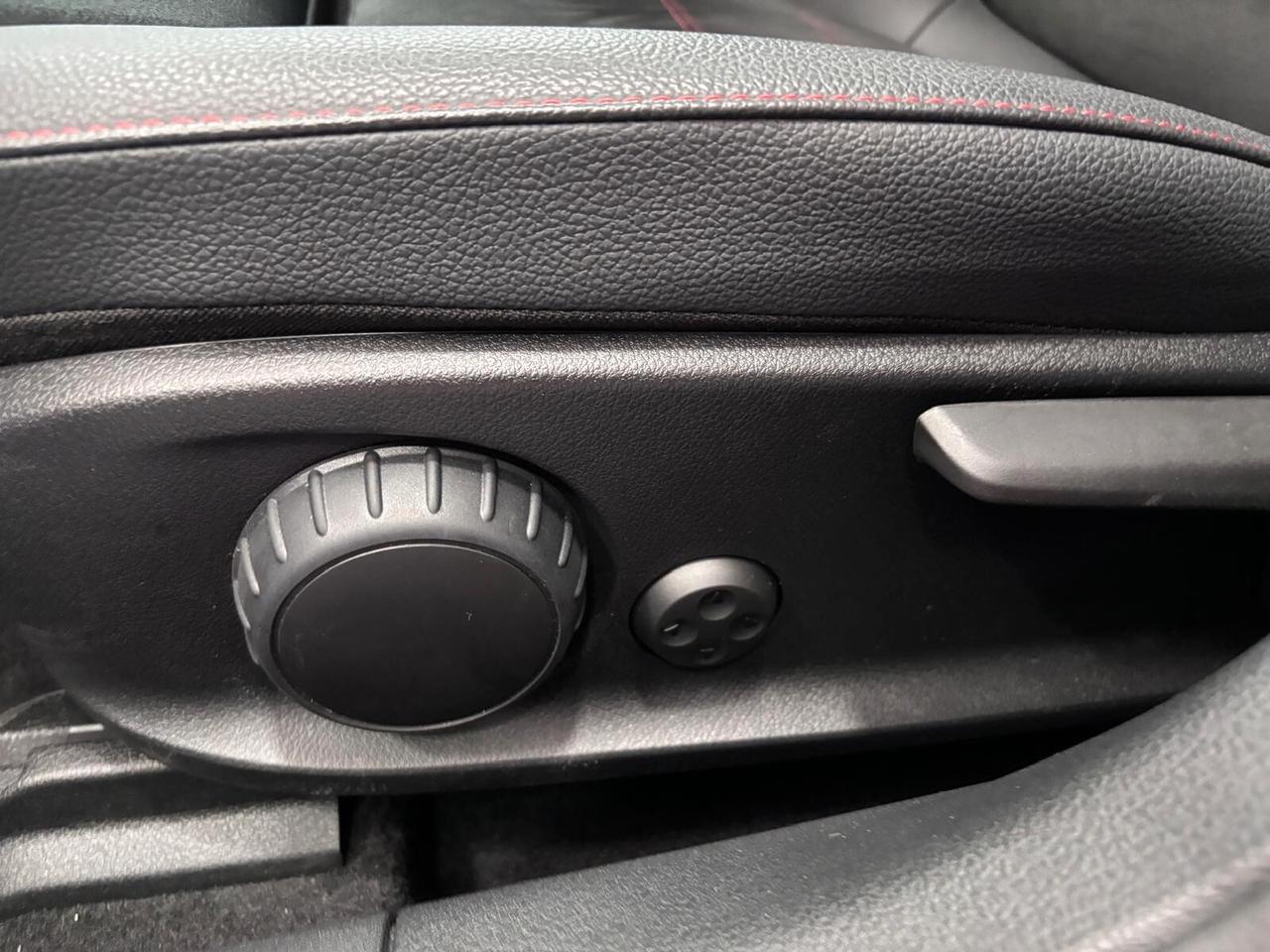 MERCEDES-BENZ A180D PREMIUM AMG TETTO-NAVI-LED