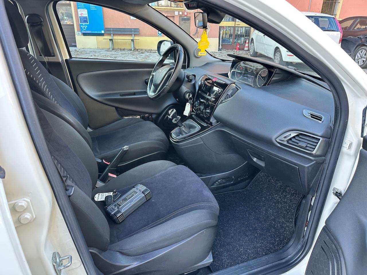 Lancia Ypsilon 1.2 69 CV 5 porte S&S Platinum