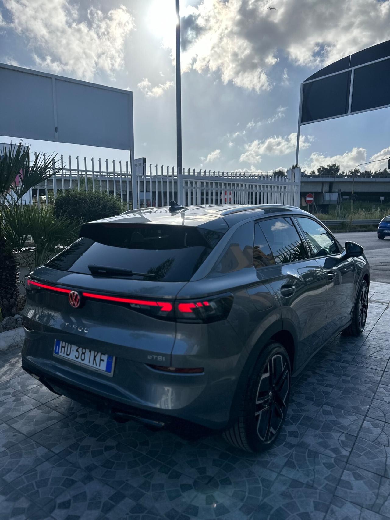 Volkswagen T-Roc 1.5 eTSI ACT 150 CV DSG R-Line