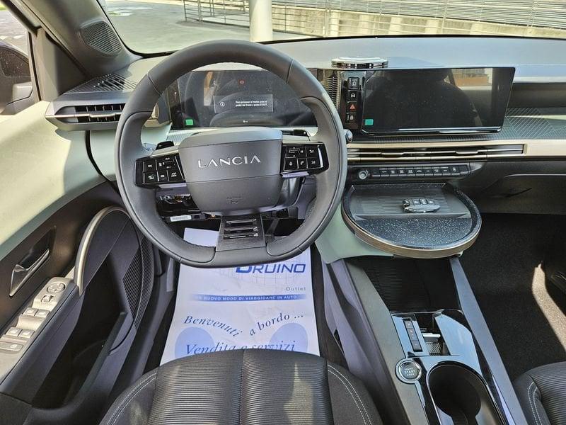 Lancia Ypsilon Hybrid e-DCT