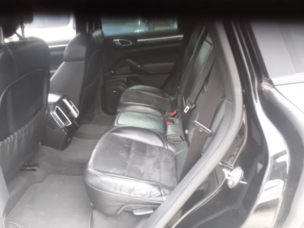 Porsche Cayenne 3.0 Diesel Platinum Edition - 2018