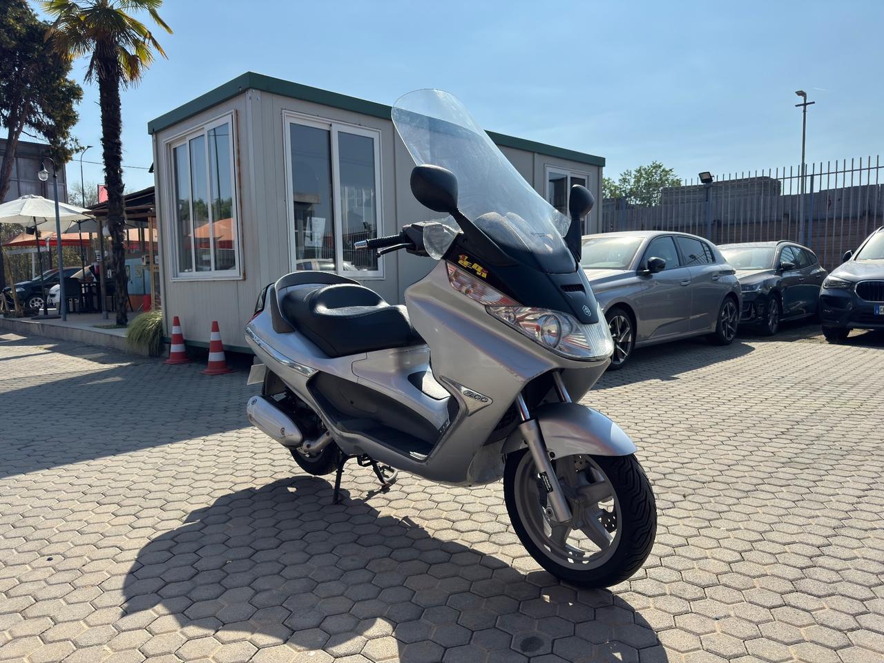 Piaggio X8 200